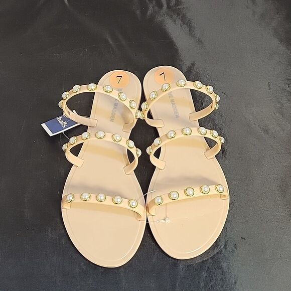 STEVE MADDEN WOMEN"S  ROUND PEARL EMBROIDERY EMBELLISHMENTS FLAT SANDAL - Picture 4 of 12